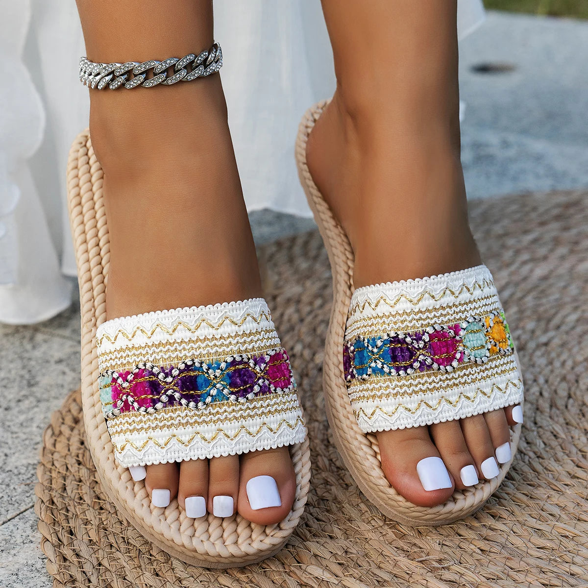 2026 Summer Slippers Women's Fashionable Hollow Lightweight