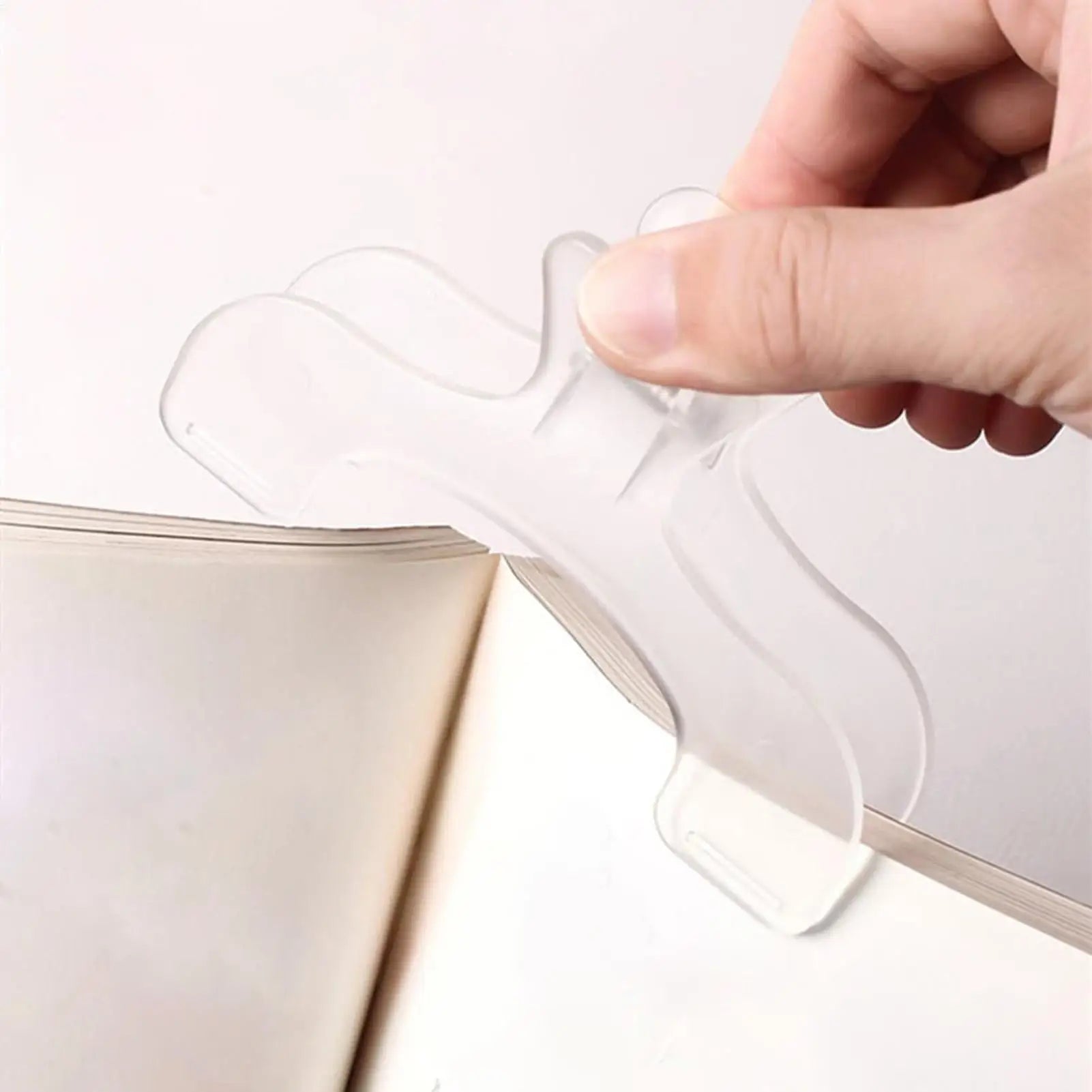Plastic Book Clip Simple Reading Aid Fixed Book Holder Bookmarks Creative Design Practical Note Holder for Bookstore Page Marker Zpaxo