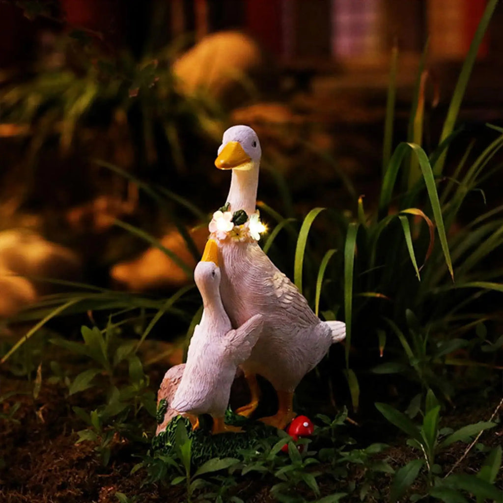 Porch Goose Solar-Powered Resin Outdoor Figurine Garden Statue Ornament for Homeowners Gardeners Collectors Lawn Patio Entryway Zpaxo