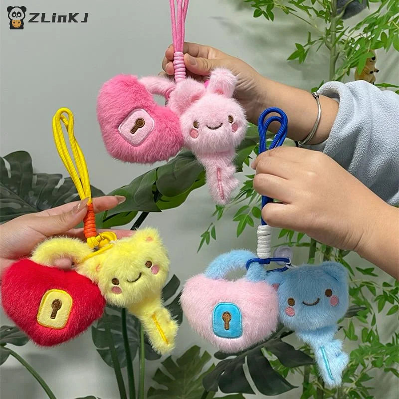 ▶1Pcs Cartoon Cute Love Key Bag Pendant Plush Toys Cute Lovely Stuffed Doll Key Chain Birthyday Gift For Girl Boy Zpaxo