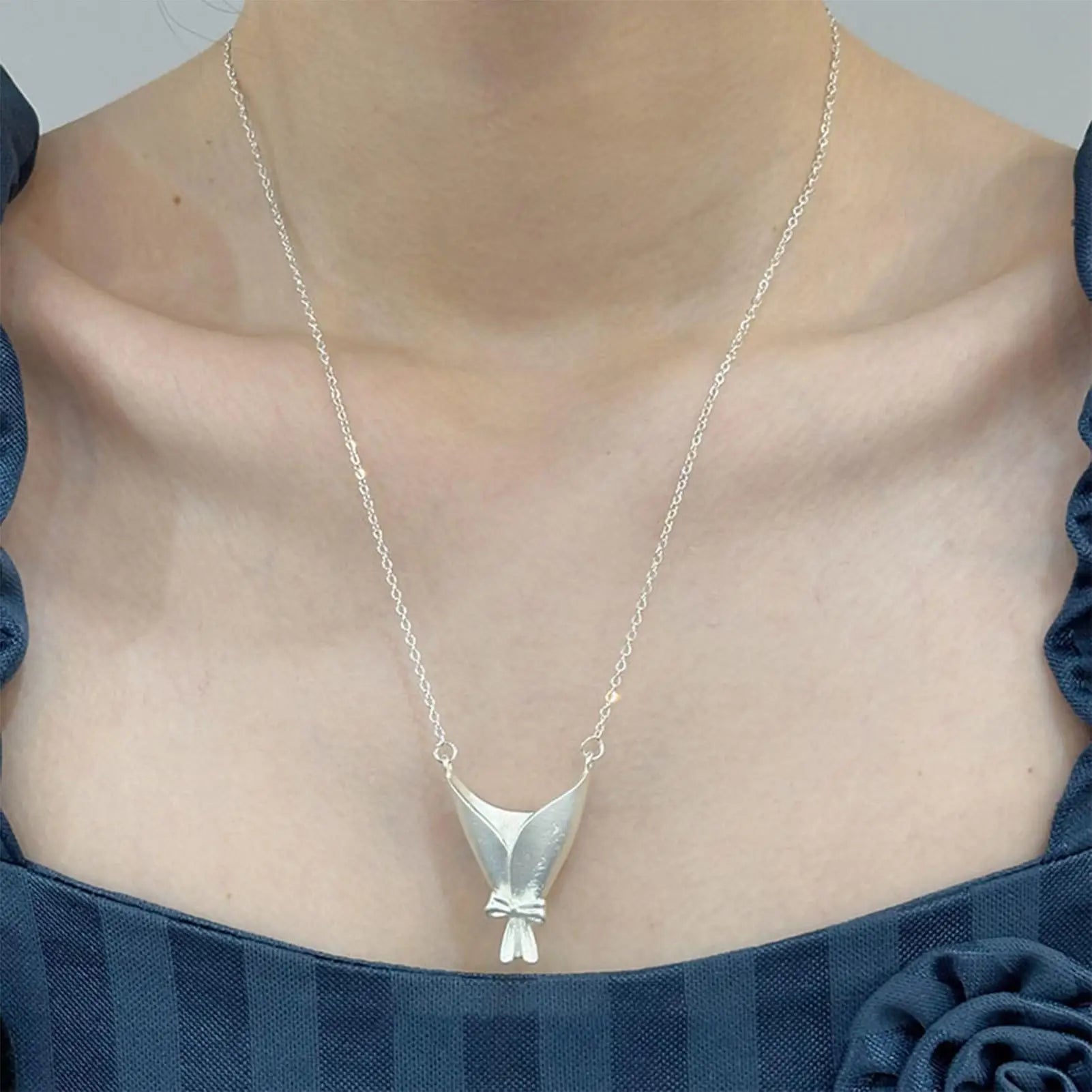 Vase Necklace Flower Bouquet Necklace Flower Holder Necklace Pendant Creative Floral Vase Necklaces Aesthetic Jewelry Gift Zpaxo