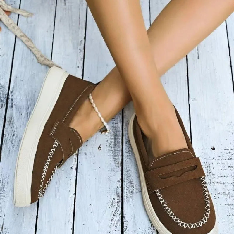 2025 New Women Loafers Retro Outdoor Designer Shoes Women Trend Fashion Slip-On Sneakers Rubber Sole Lightweight Women Shoes Zpaxo