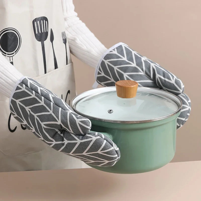 2 Insulated Kitchen Gloves Heat-resistant Microwave Thickened Grid