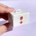 ▶1/12 Dollhouse Miniature Simulation Medicine Box Emergency Case Model Toy Dollhouse Living Room Decoration Micro Scene Ornament Zpaxo A2