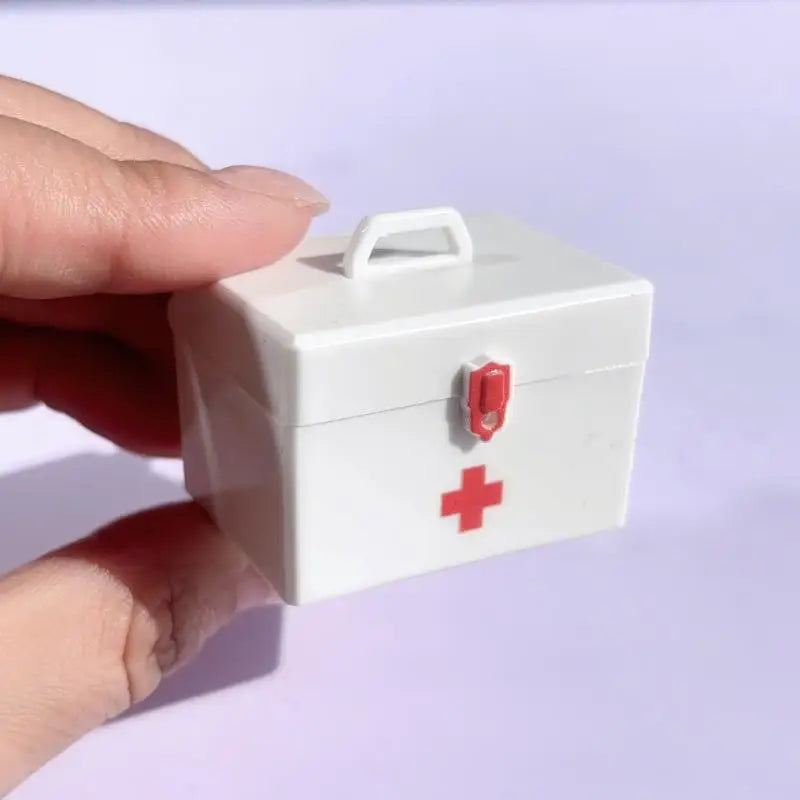 ▶1/12 Dollhouse Miniature Simulation Medicine Box Emergency Case Model Toy Dollhouse Living Room Decoration Micro Scene Ornament Zpaxo A2