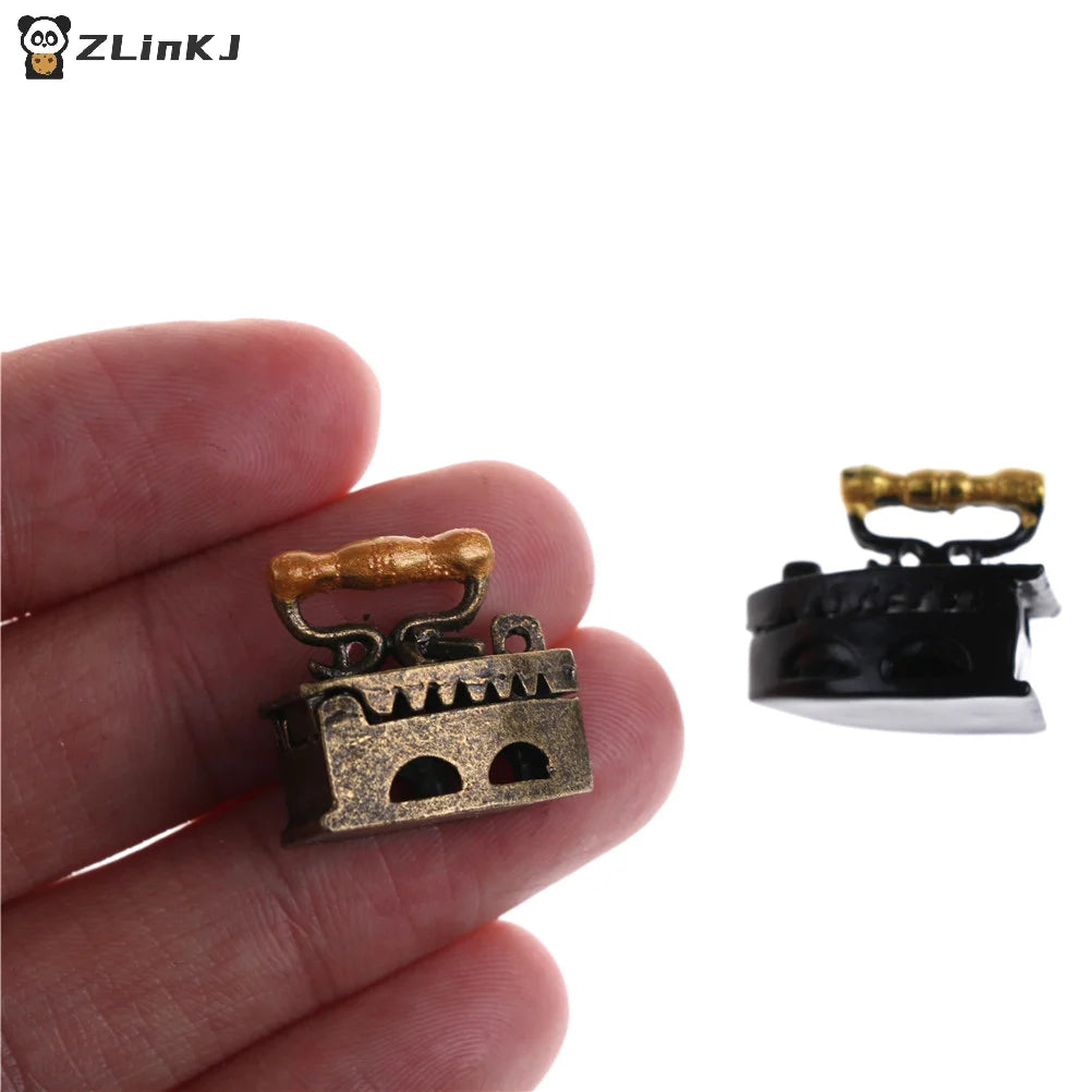 ▶1Pc 1/12 Dollhouse Miniatures Accessories Mini Steam Iron Simulation Flatiron Model for Doll House Decoration Zpaxo