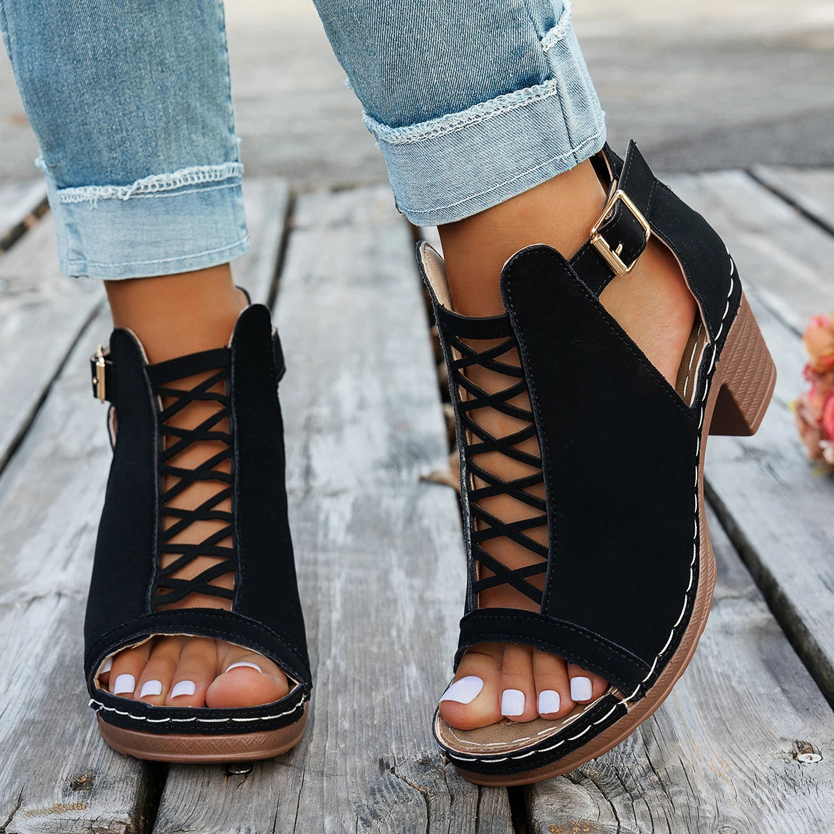 2025 New Women Chunky Heeled Sandals Outdoor High Heels Sandals Retro Peep Toe Cut-out Buckle Strap Shoes Women Zapatos De Mujer Zpaxo