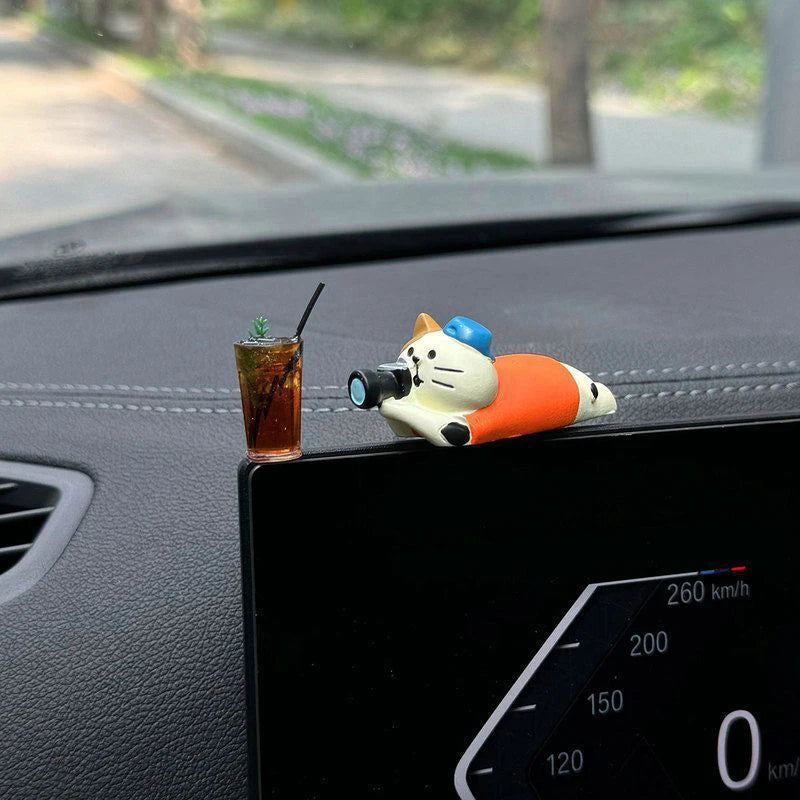 Mini Resin Cat Car Dashboard Ornament – Cute Interior Decor