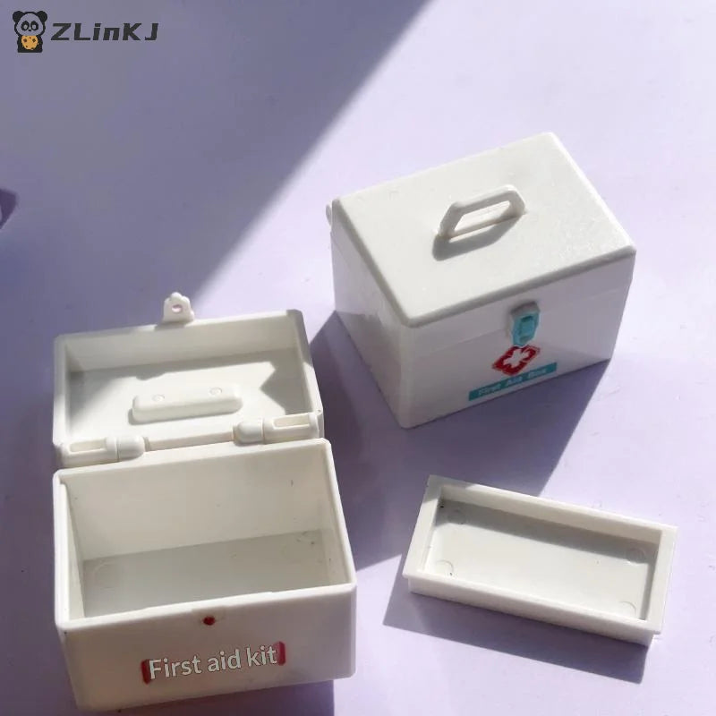 ▶1/12 Dollhouse Miniature Simulation Medicine Box Emergency Case Model Toy Dollhouse Living Room Decoration Micro Scene Ornament Zpaxo