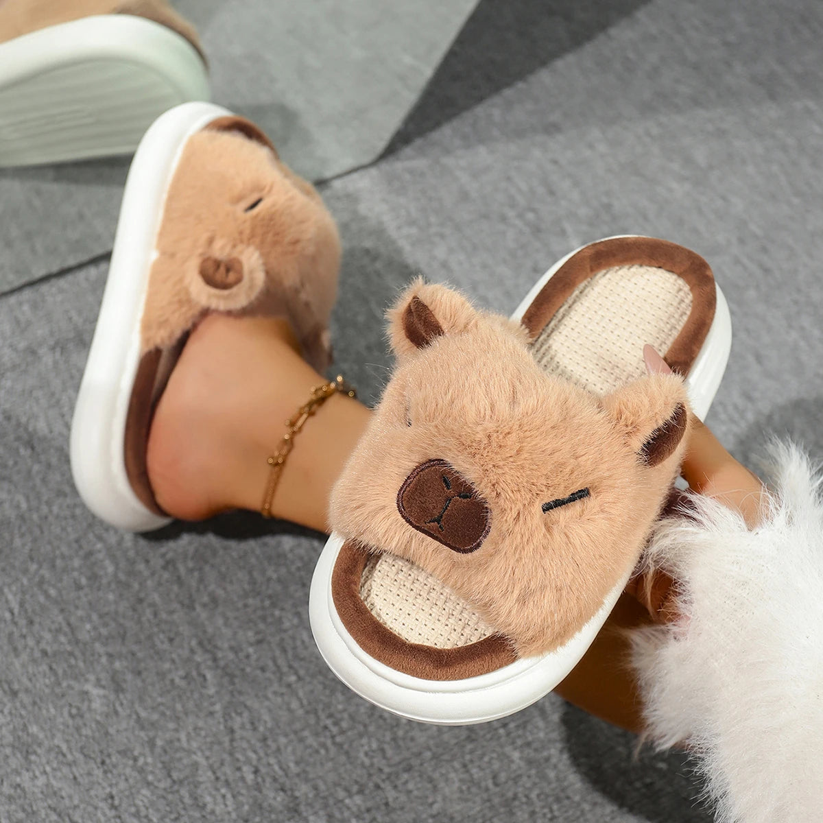 Women Home Slippers 2025 New Fashion Linen Slides Women Comfortable Platform Shoes Ladies Capybara Cute Cartoon Indoor Slippers Zpaxo