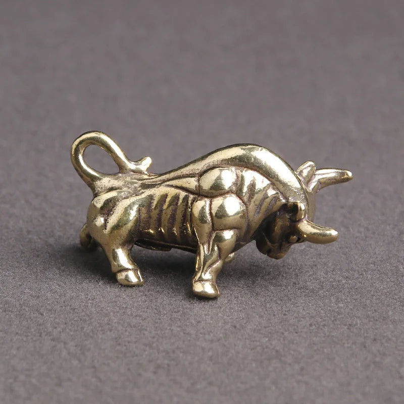 Home Office Desk Decorative Ornament Mini Retro Brass Wall Street Bull Statue Sculpture Hand Toy Gift Keychain Ornament Zpaxo