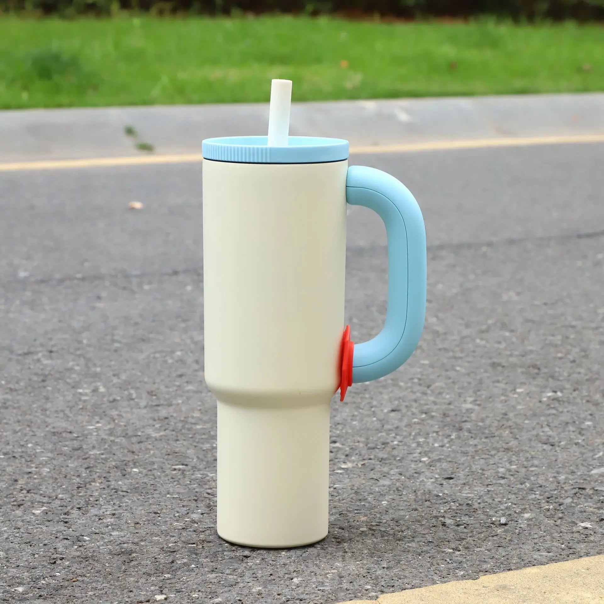 Stainless Steel Insulated Ice Cup with Handle & Straw | Large Insulated Tumbler Zpaxo White 40oz