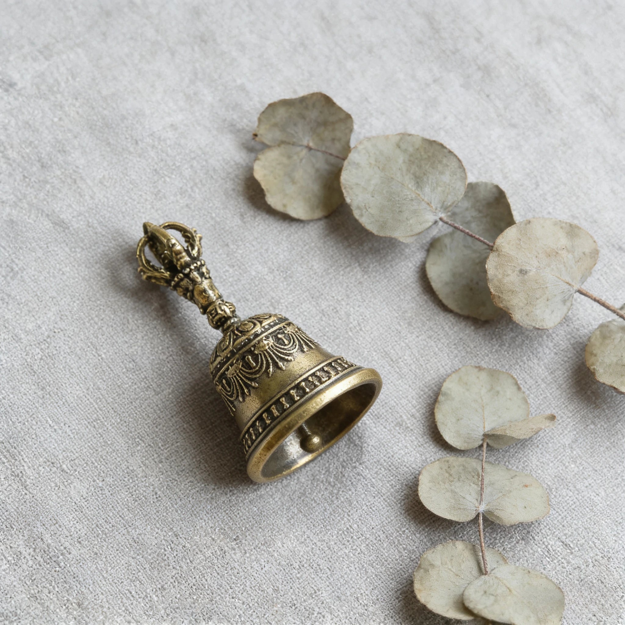 Hand-carved Bronze Bell Hand-held Shaker Clap Handle Soothing Healing Zpaxo