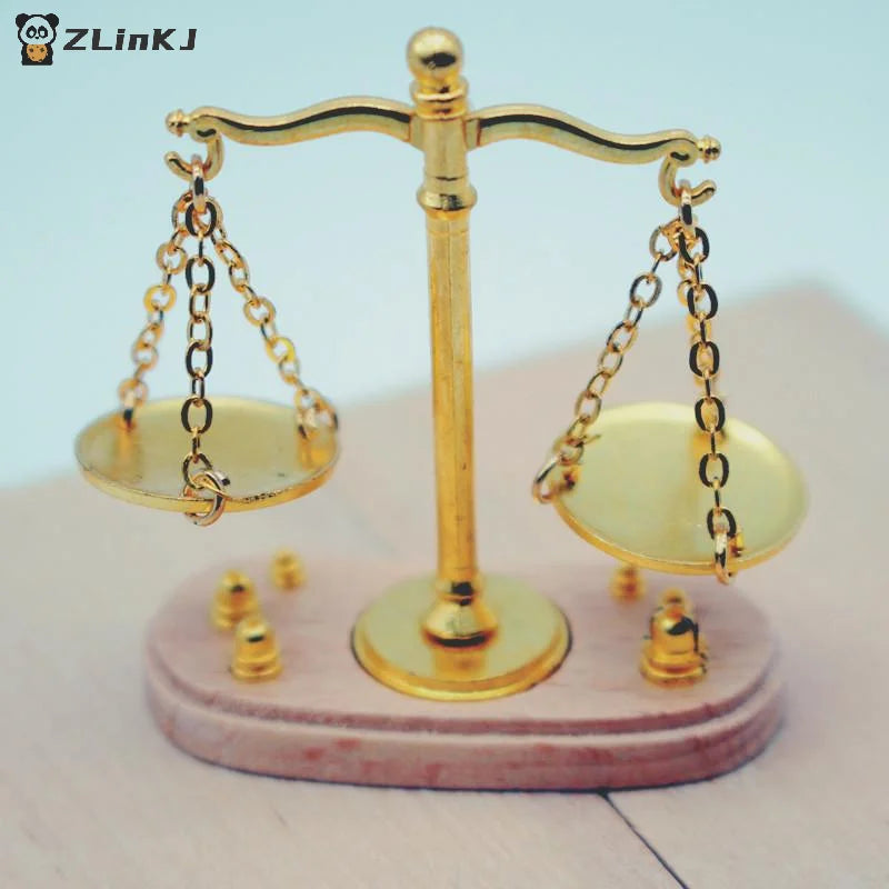▶1PCS Dollhouse Vintage Balance Scale Miniatures Model Accessories Kids Pretend Play Toys Ornaments Gifts Zpaxo
