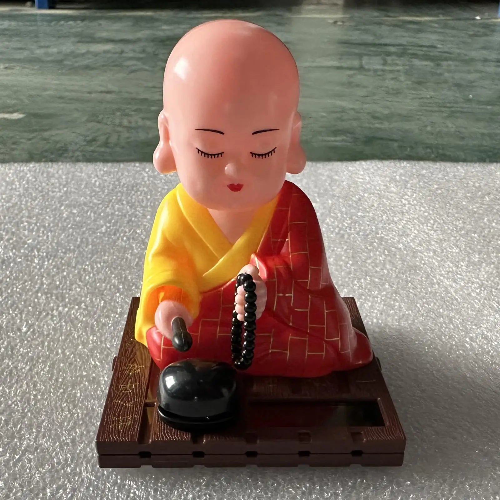 Solar Powered Bobble Shaking Head Dancing Toy Buddhist Monk Doll Figurines Statues Car Dash Board Decorations Zpaxo