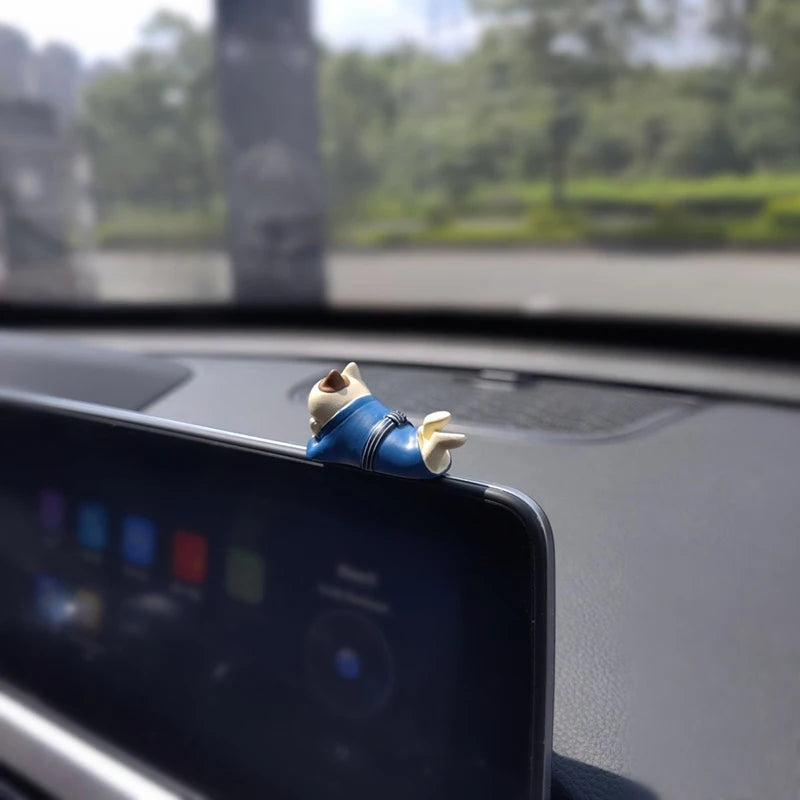 Mini Resin Cat Car Dashboard Ornament – Cute Interior Decor