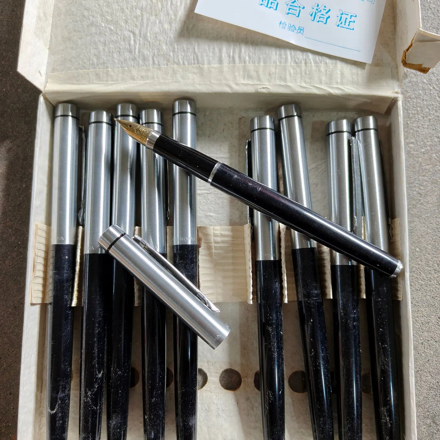 Rare 1990s Stock YongSheng 322 Fountain Pens Writing Office Collection Stationery Clearance For Sale. NIB F Zpaxo