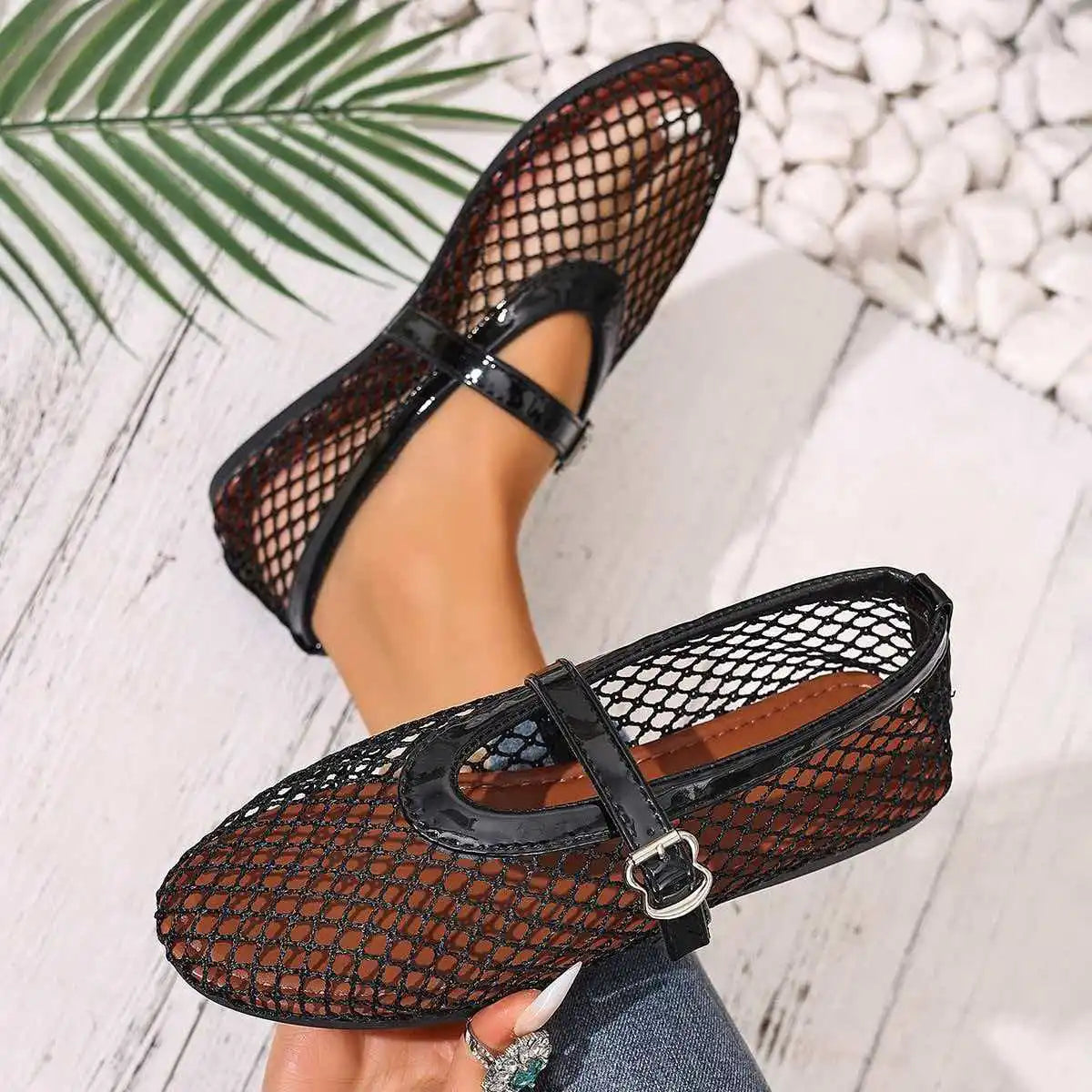 Women Sandals Mesh Breathable Flat Bottom Shoes Women Summer Large Size Hollow Out Shoes Women Comfortable Buckle Strap Sandals Zpaxo black 36