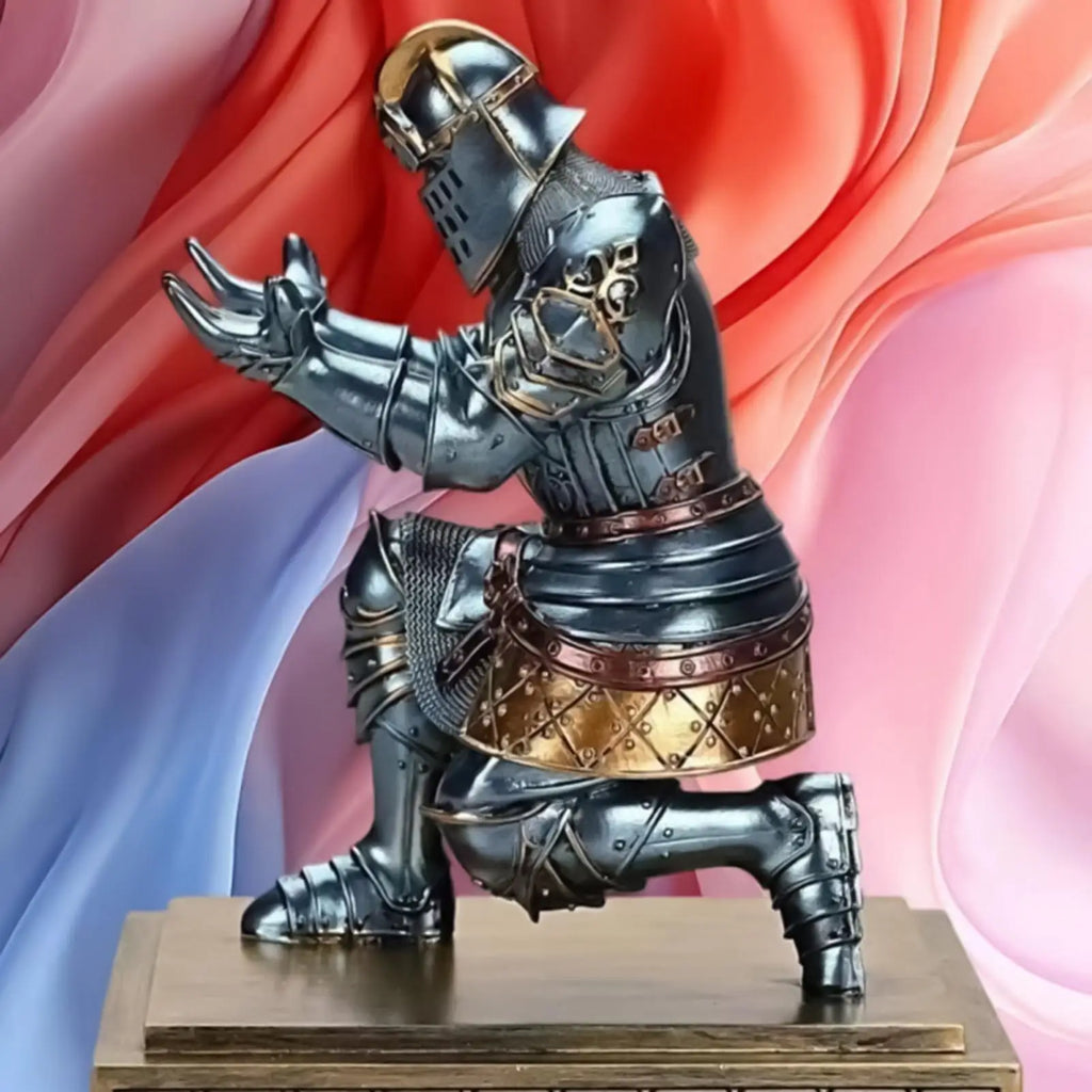 Cool Pen Holder Kneeling Pose Crayon Stand Knight Statue for Paper Pencils Table Painting Brush Workplace Classroom School Craft Zpaxo