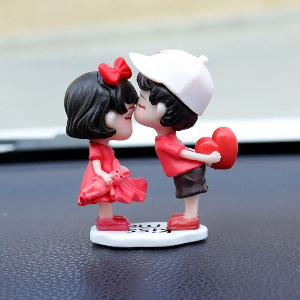 Home Decor Car Ornaments Resin Cartoon Cartoon Couples Model Toys Creative Cute Kiss Balloon Action Figure Men and Women Zpaxo K