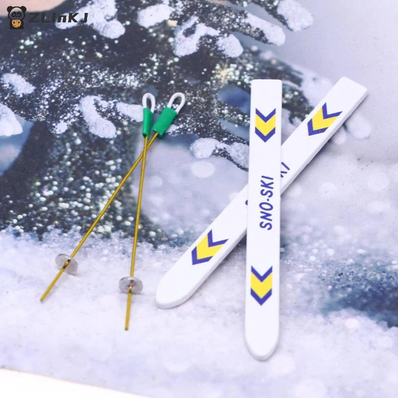 ▶1 Set Dollhouse Miniature Wooden Ski Board Christmas Scene Decoration Dolls House Xmas Accessories Kids Toys Gift Zpaxo