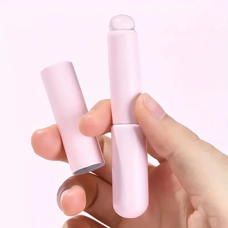New color silicone lip brush with cover is suitable for concealer mouth blush dye brush, seamless mini portable cosmetic brush Zpaxo