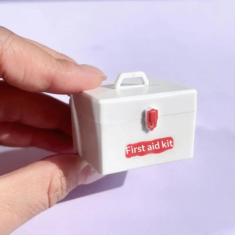 ▶1/12 Dollhouse Miniature Simulation Medicine Box Emergency Case Model Toy Dollhouse Living Room Decoration Micro Scene Ornament Zpaxo A1