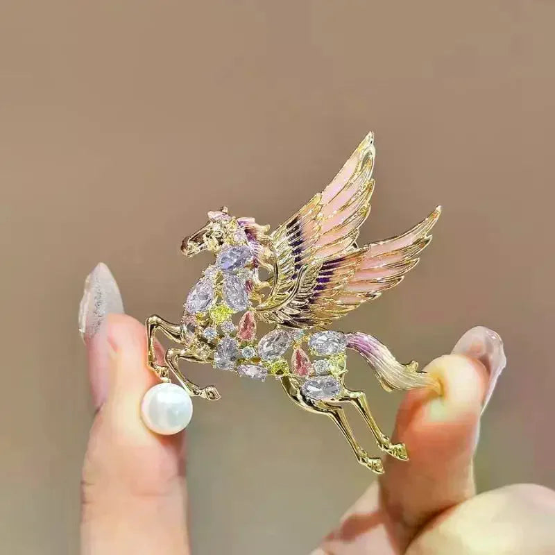 Light Luxury Crystal Wing Horse Brooches Women Fashiona Sweater Coat Zpaxo