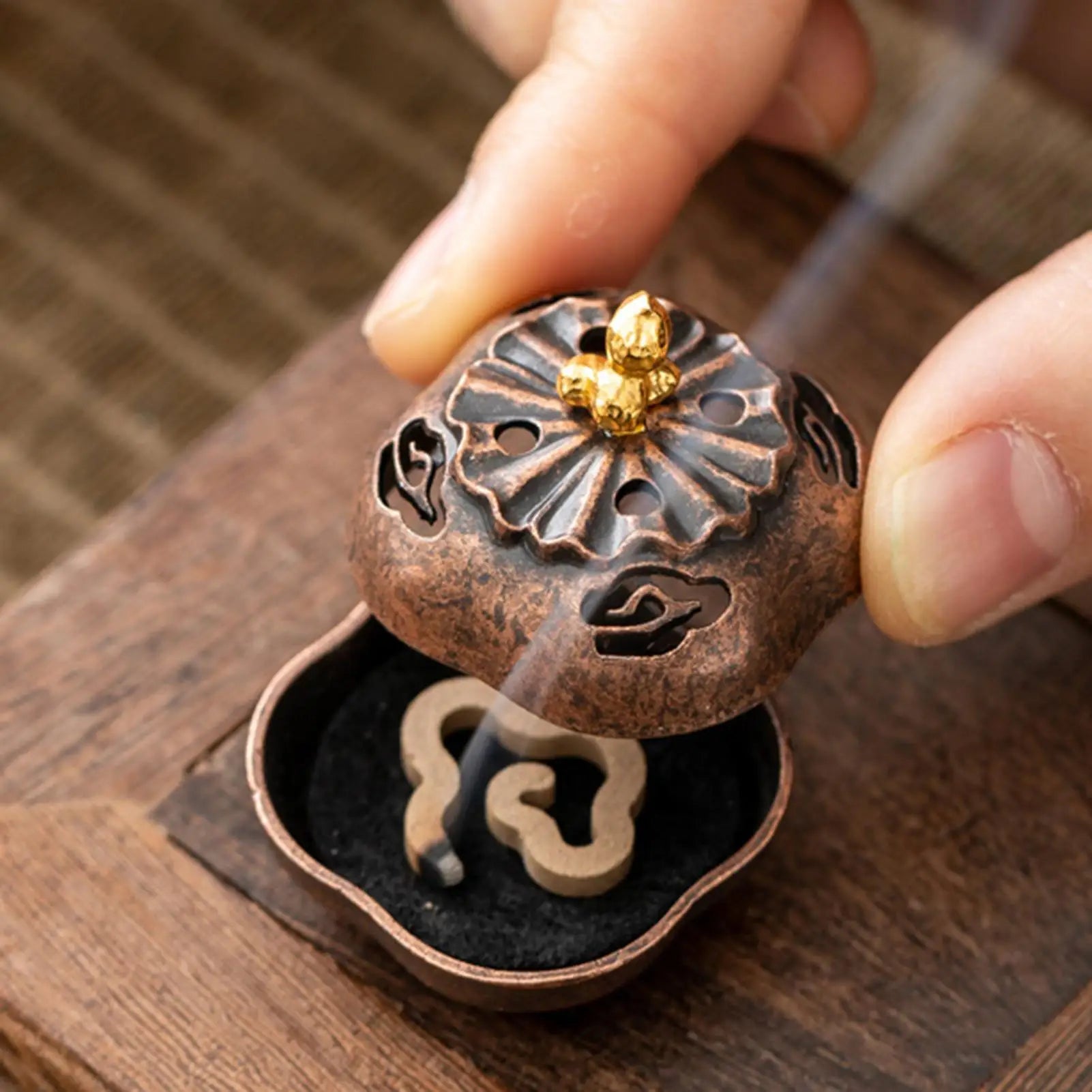 Zinc Alloy Incense Cone Holder Retro Hollow-out Burner Sandalwood