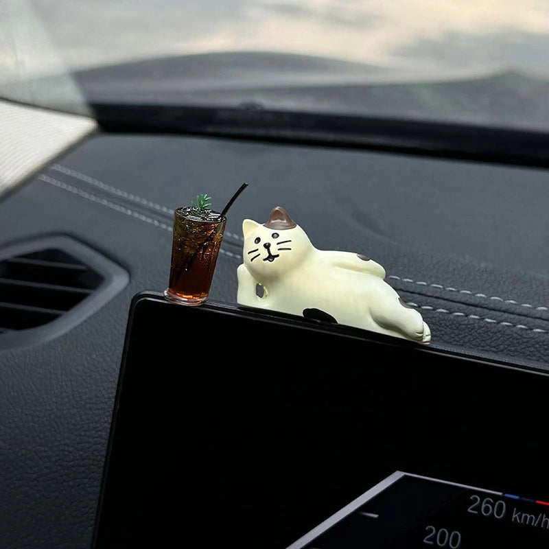 Mini Resin Cat Car Dashboard Ornament – Cute Interior Decor