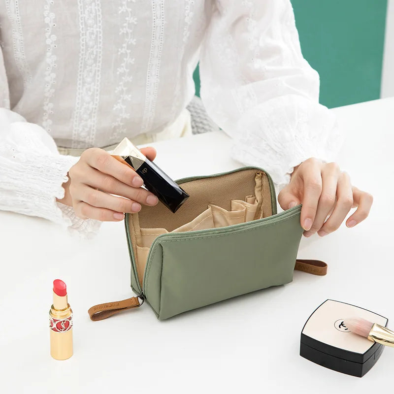 Minimalist Makeup Bag for Women's Travel, Portable Makeup Storage Bag, Mini Size, Portable Lipstick Bag, Storage Bag Zpaxo