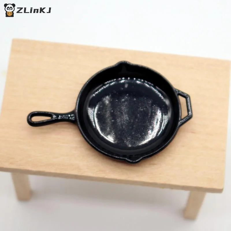 ▶1Pcs Dollhouse Mini Alloy Pan Model Simulation Miniature Ornament Toys Scene Decoration Doll House Accessories Zpaxo