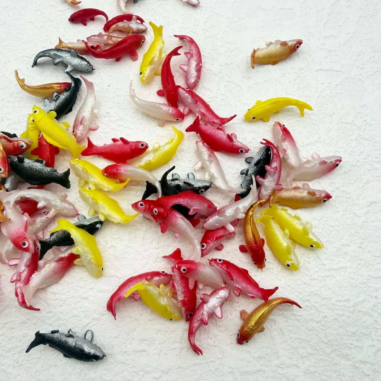 Random 5Pcs/Set Soft PVC Goldfishes Models Epoxy Filling Material Crystal Ocean Resin 3D Mini Fish Modeling Filler Mini Craft Zpaxo