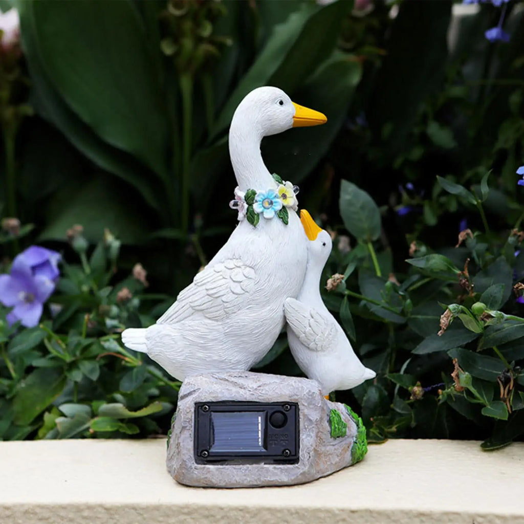 Porch Goose Solar-Powered Resin Outdoor Figurine Garden Statue Ornament for Homeowners Gardeners Collectors Lawn Patio Entryway Zpaxo
