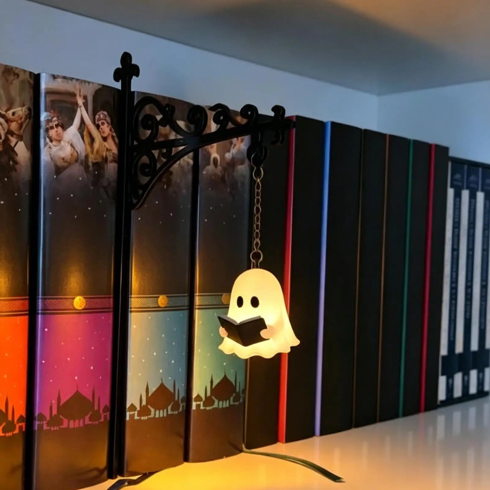 Bookshelf Mini Lantern Cute Mini LED Vintage Ghost Lantern Halloween Bookshelf Lights for Home Tabletop Desktop School Living Zpaxo