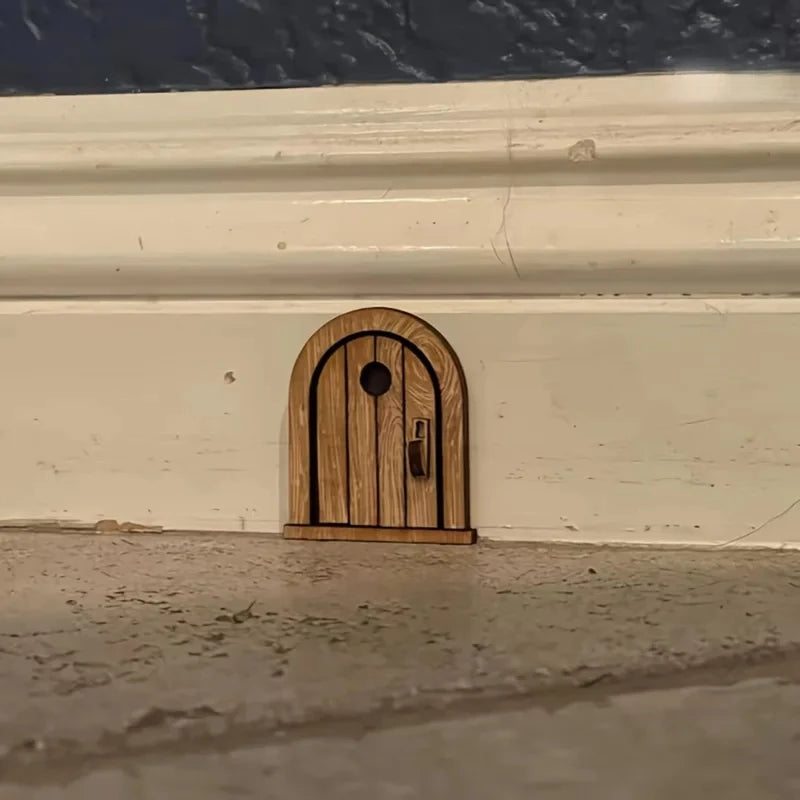 2D Flat Fantasy Mouse Door Decoration Mini Wooden Wall Art Unique Fans