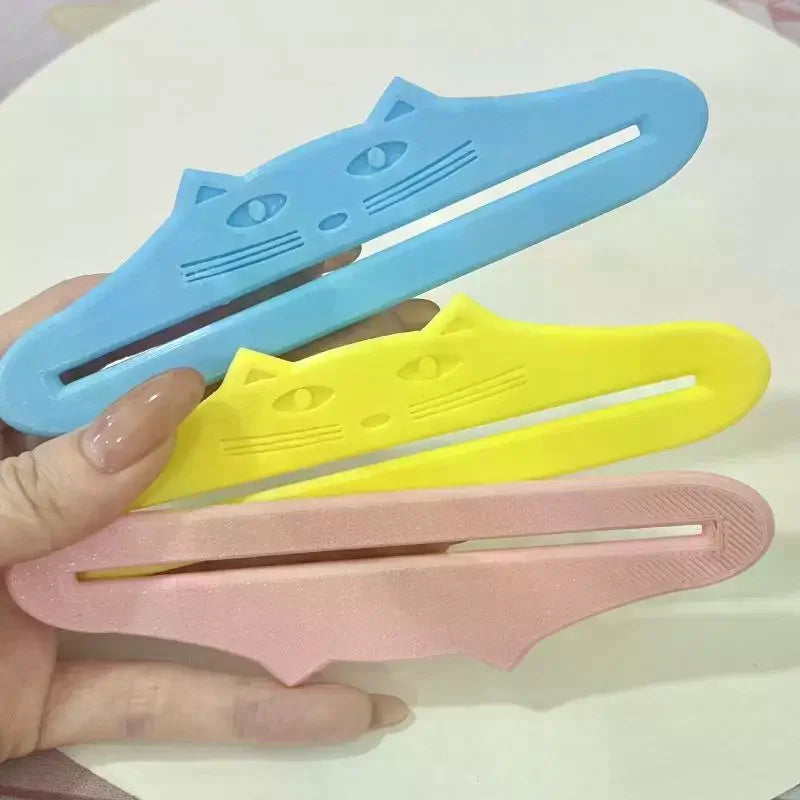 Cat Snack Extruder Cute Head Squeezer Mess-free Supports Dispenser Zpaxo