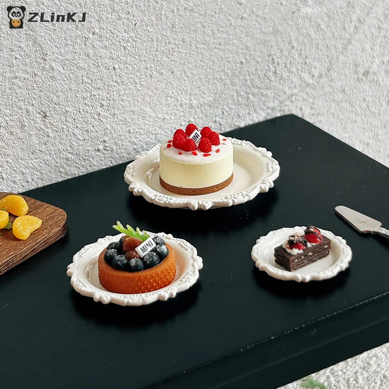 ▶3Pcs Miniature Dollhouse Pastry Plate Mini Retro Carving Tray Kitchen Food Disc Toy For 1/6 1/12 Scale Doll House Accessories Zpaxo