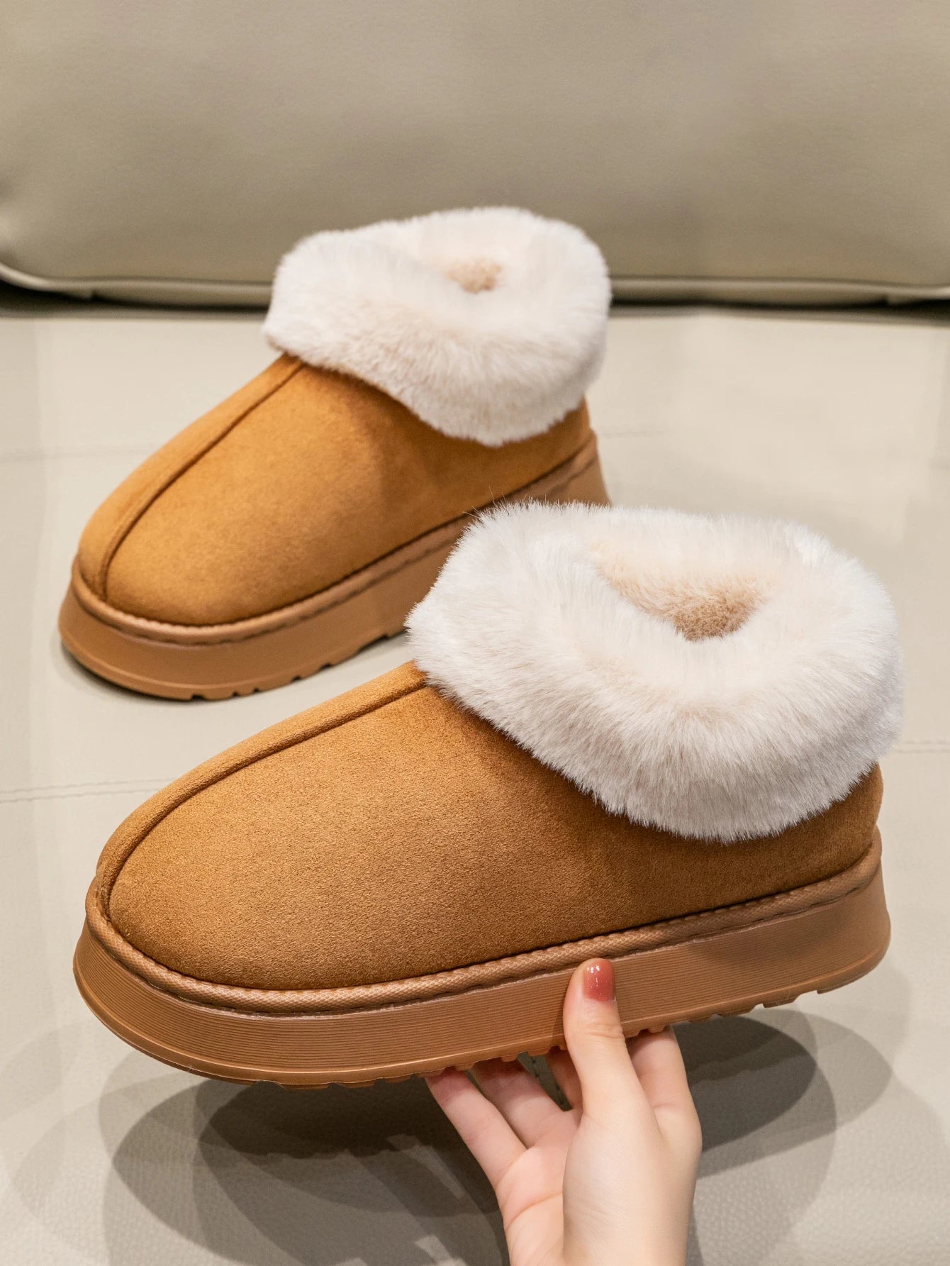 2025 Women's Fashion Snow Boots Fluffy Plush Faux Fur Soft Slippers