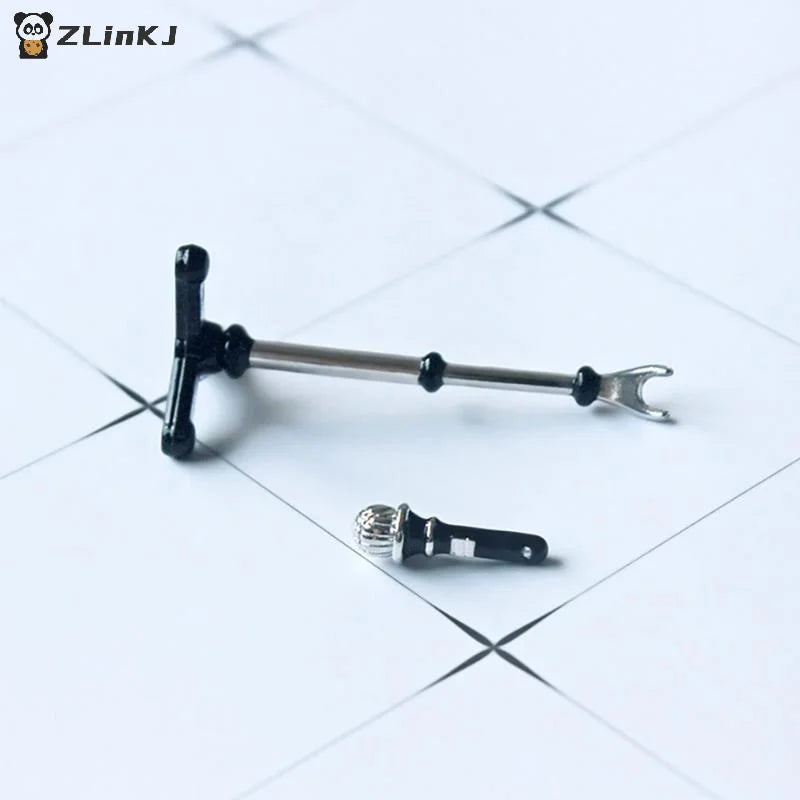 ▶1Pcs Doll House Decoration 1/12 Dollhouse Accessories Miniatures Simulation Mini Alloy Microphone With Stand Model Toy Zpaxo