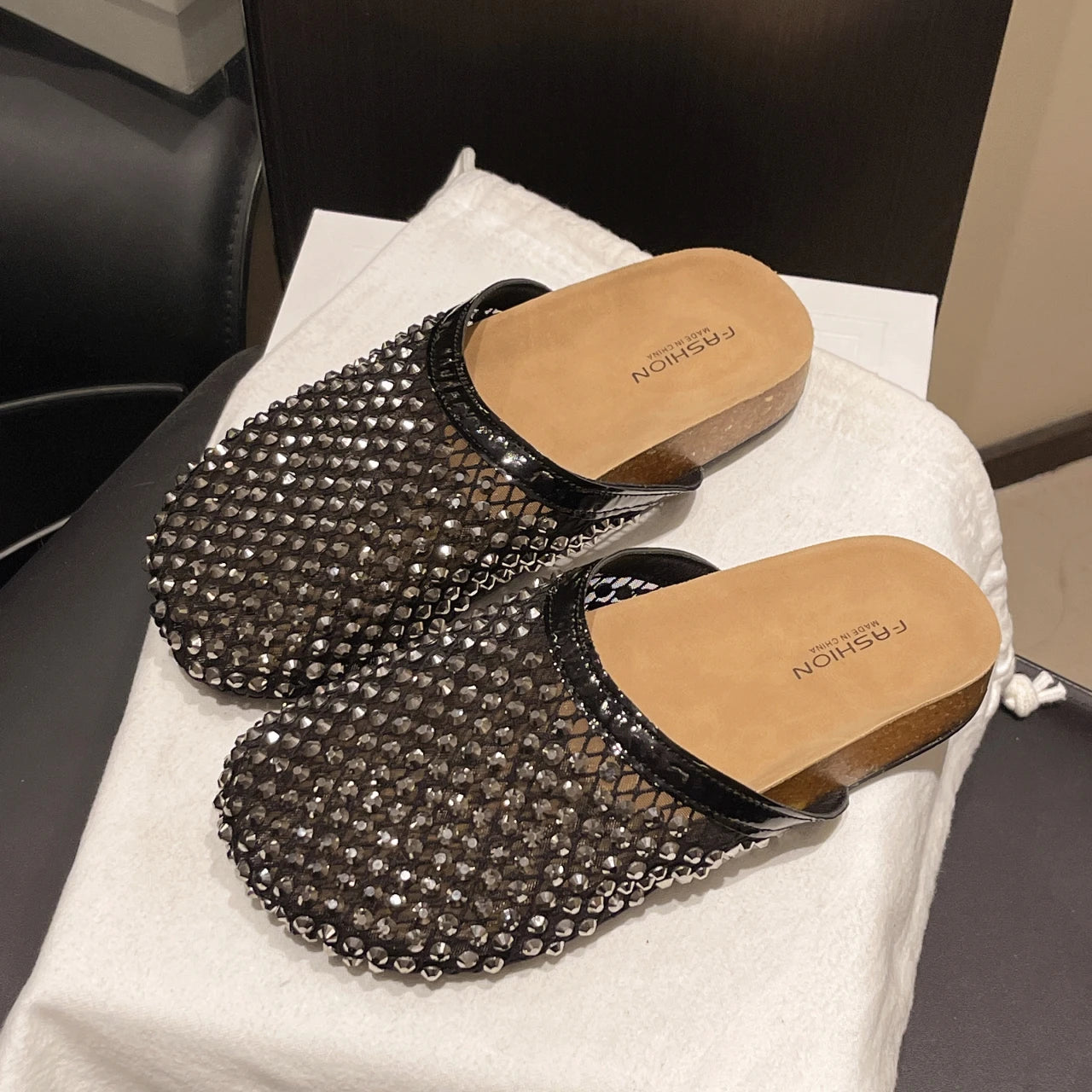 Sandals for Women's 2025 Summer New Luxury Brand Slippers Lightweight Round Head Shoes Water Diamond Flat Slides Women Sandals Zpaxo