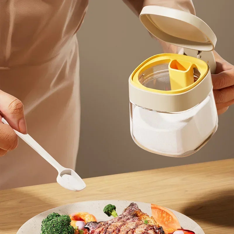 Transparent Kitchen Glass Seasoning Jar Household Flip Cover with Spoon Chicken Essence Salt, Monosodium Glutamate Seasoning Box Zpaxo