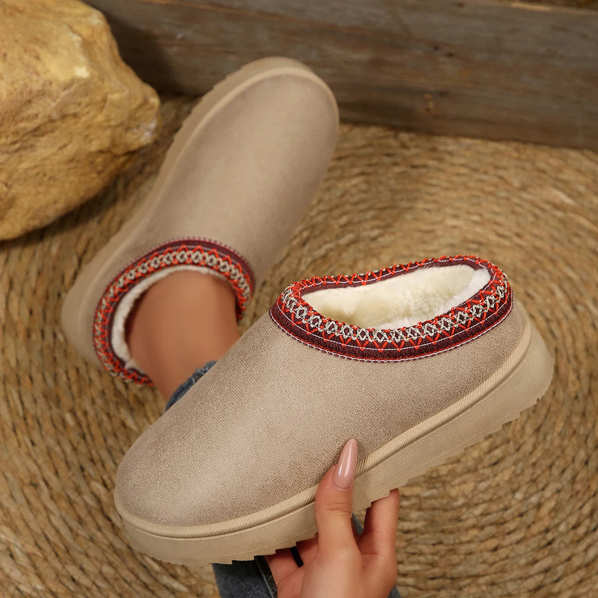 Winter Women Slippers 2025 Home Elegant Large Size Slides Women House Fashion Plush Shoes Ladies Platform Fluffy Slippers Women Zpaxo