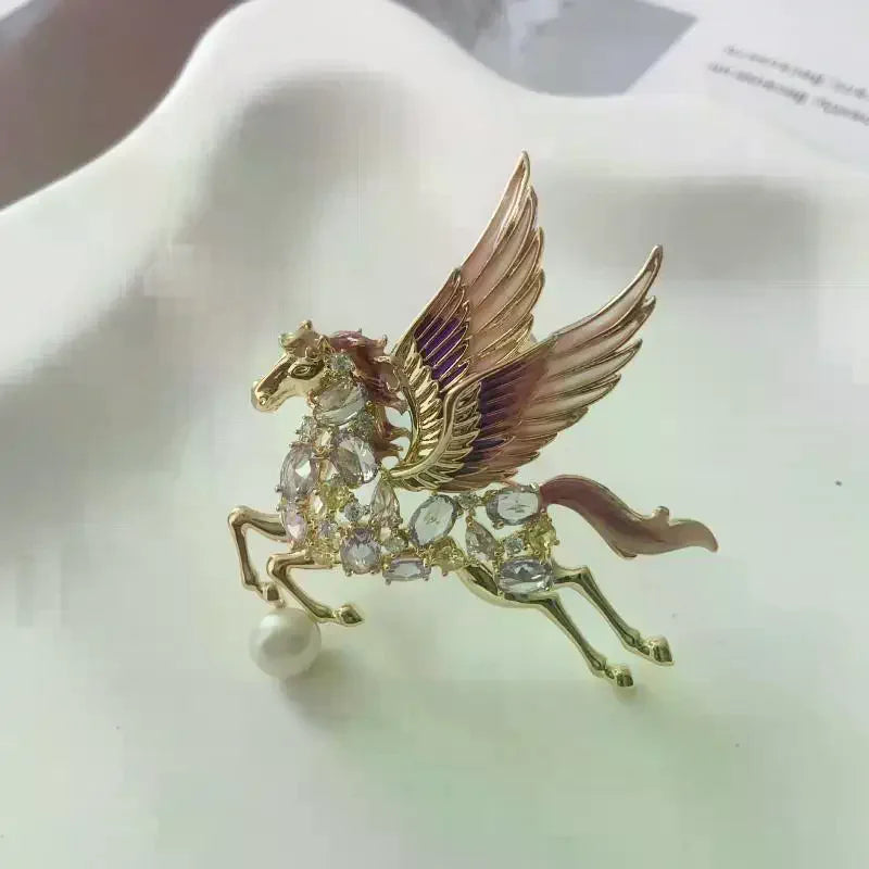 Light Luxury Crystal Wing Horse Brooches Women Fashiona Sweater Coat Zpaxo