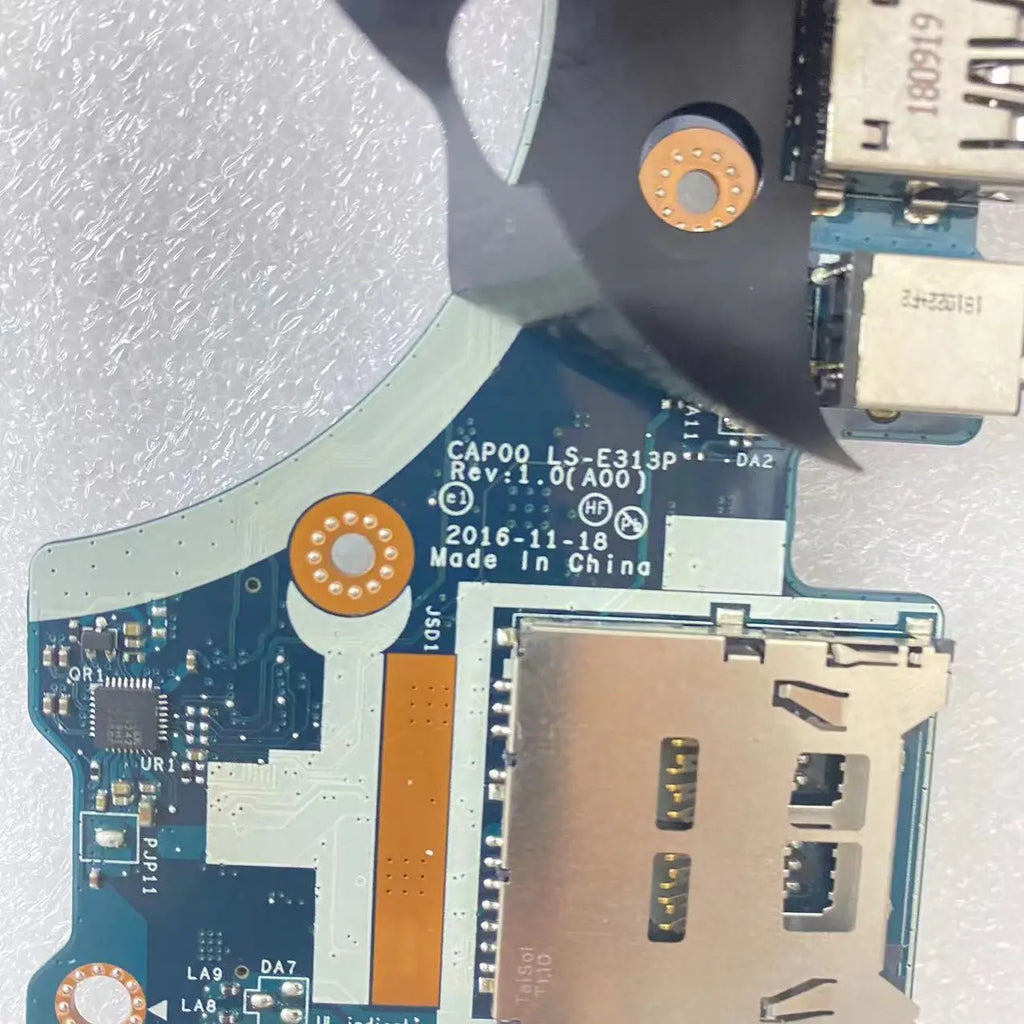 DELL Presicion 7520 M7520 USB AUDIO Port Board CAP00 LS-E313P