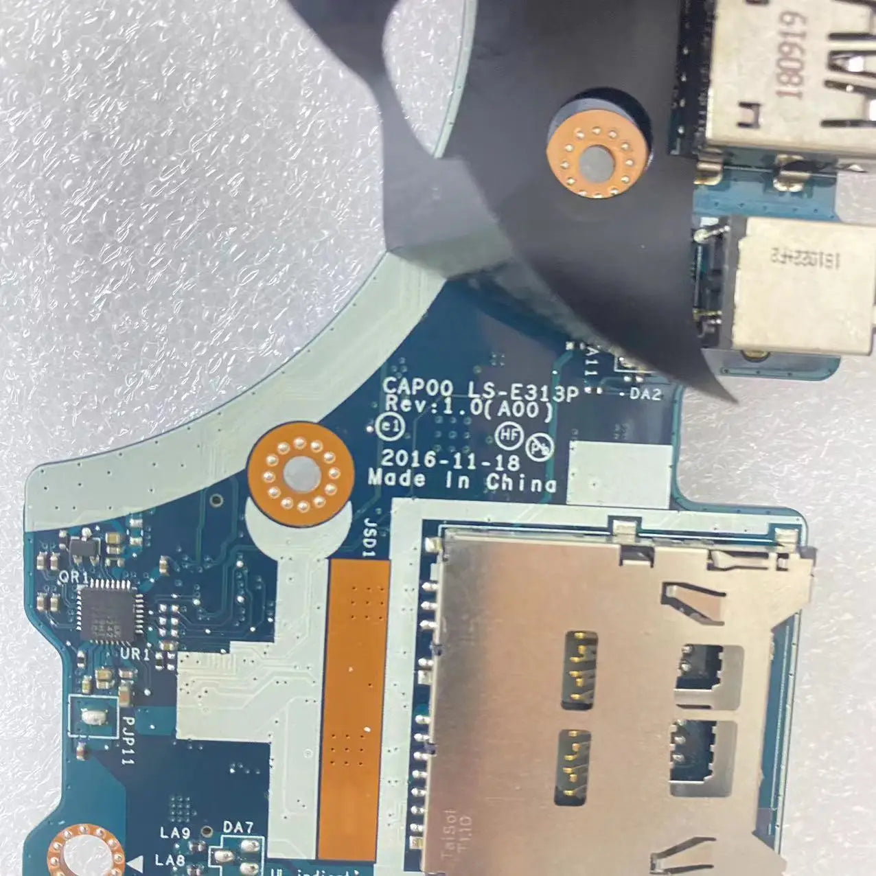 DELL Presicion 7520 M7520 USB AUDIO Port Board CAP00 LS-E313P