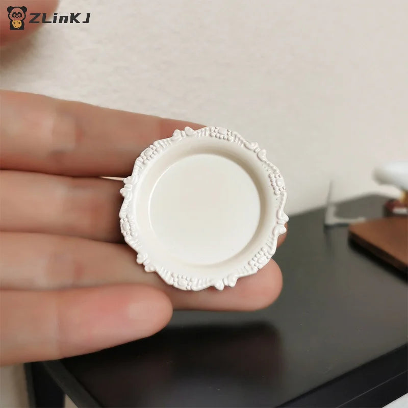 ▶3Pcs Miniature Dollhouse Pastry Plate Mini Retro Carving Tray Kitchen Food Disc Toy For 1/6 1/12 Scale Doll House Accessories Zpaxo