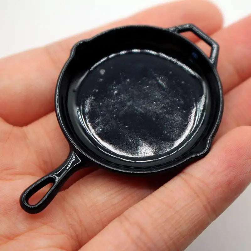 ▶1Pcs Dollhouse Mini Alloy Pan Model Simulation Miniature Ornament Toys Scene Decoration Doll House Accessories Zpaxo Black