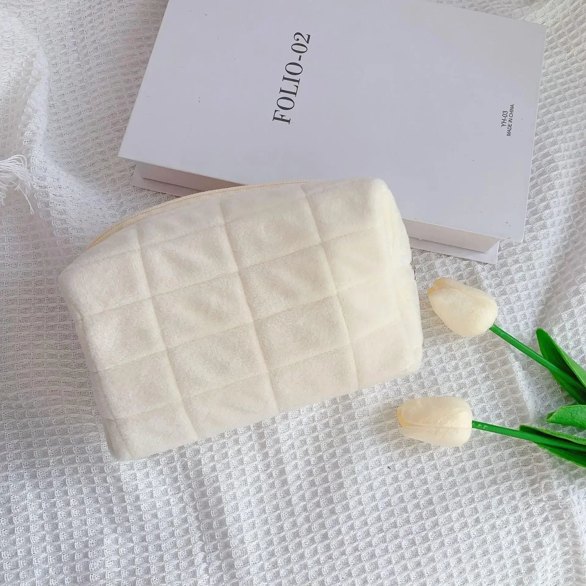Large Fur Cosmetic Bag – Travel Makeup & Toiletry Organizer Cosmetic Organizer Bag Zpaxo Cream white